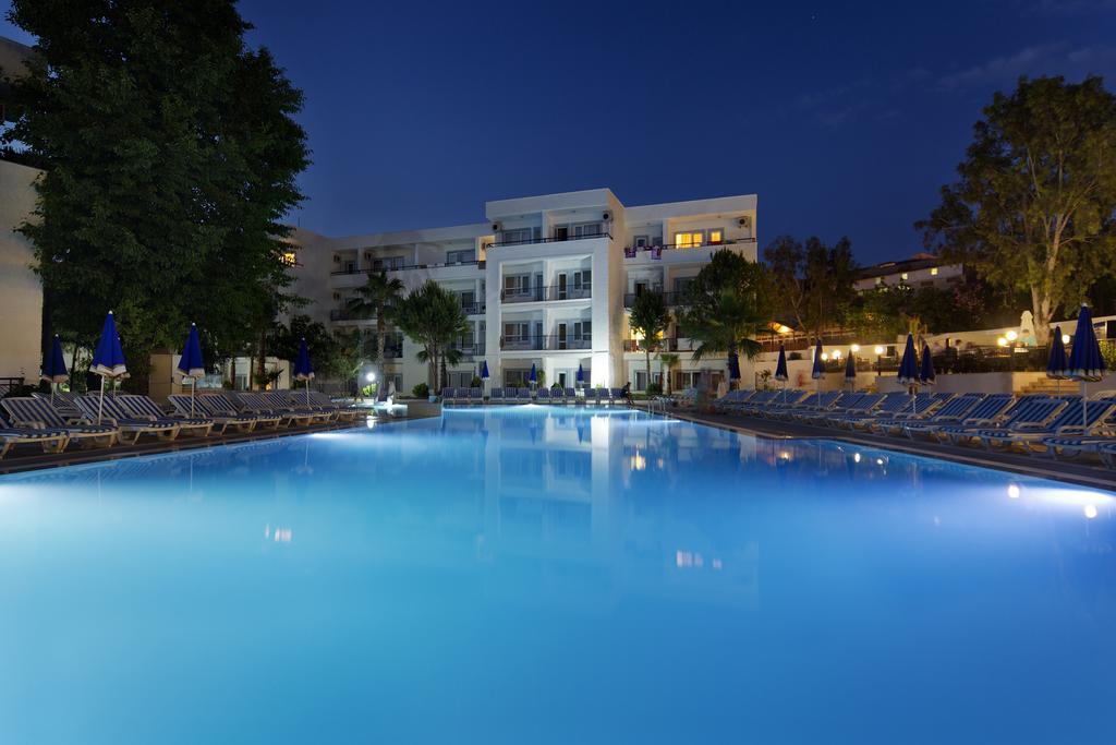 Larissa Beach Club Side Exterior foto